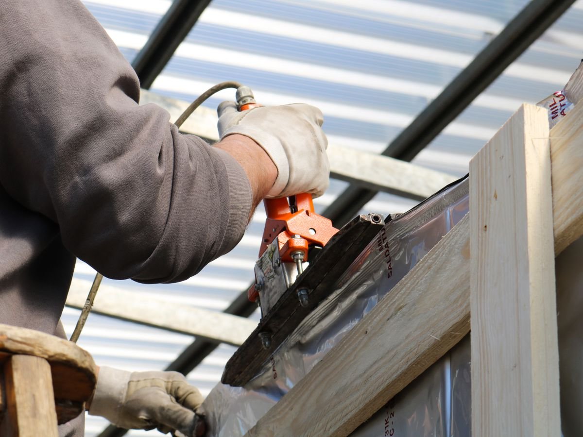 How to Choose the Right Roofing Contractor