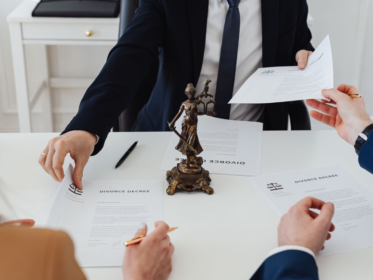 How Family Law Attorneys Help Resolve Divorce